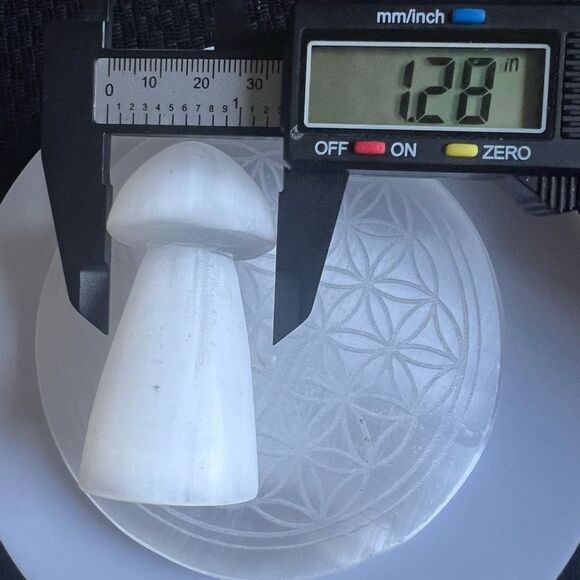 Selenite Crystal Mushroom Carving‎ - Picture 8 of 12